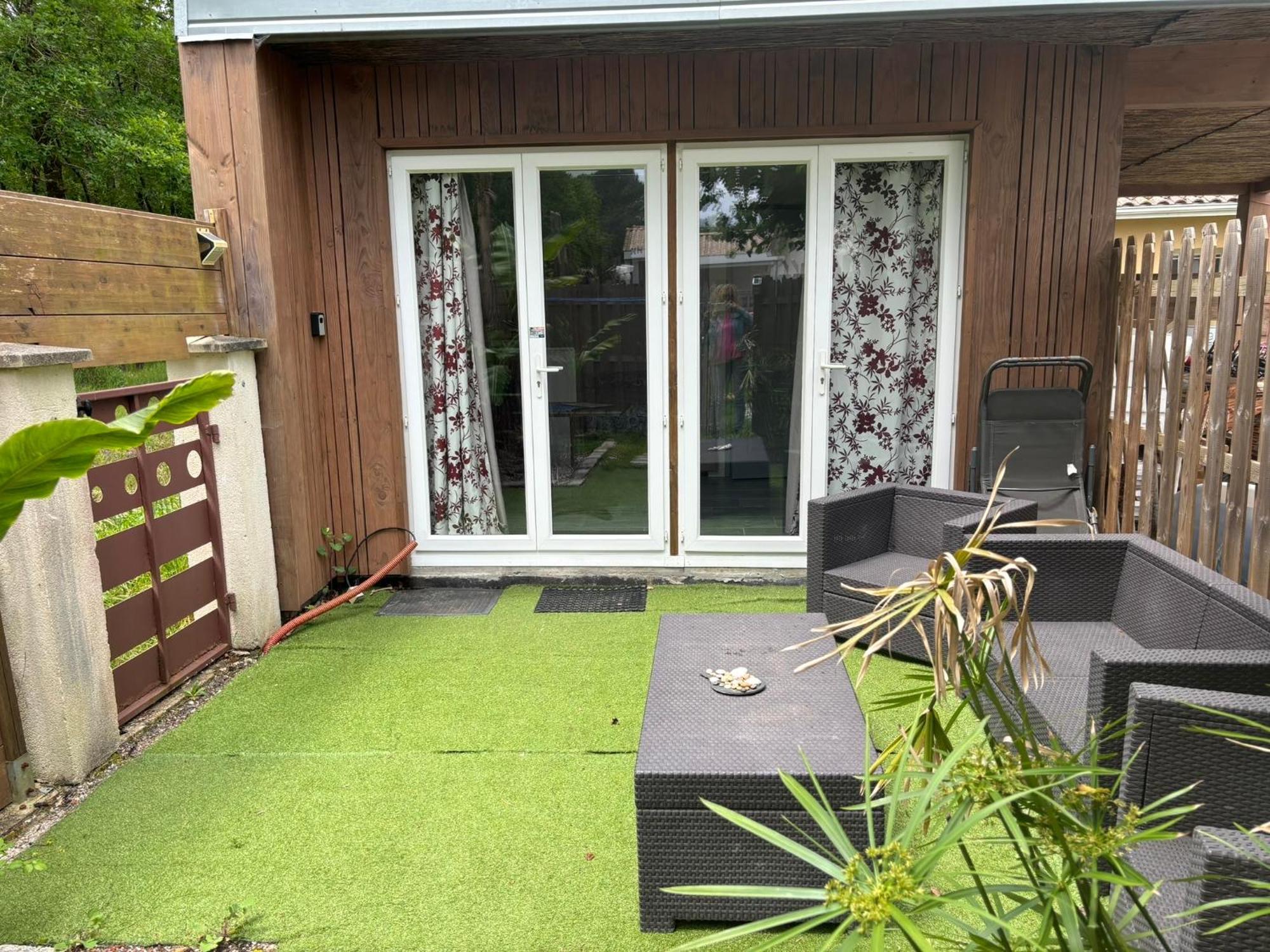 Le Chalet Au Bord Des Pistes Cyclables Sainte-Helene  外观 照片